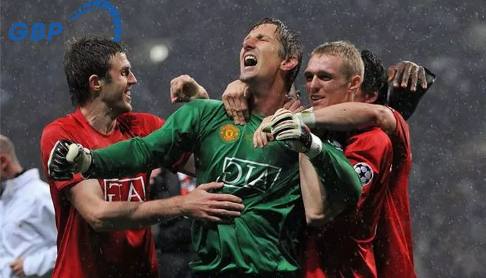 Thủ môn Edwin Van Der Sar người hùng của MU 2008