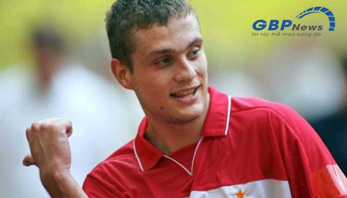 Vidic khoác áo số 5 khi còn rất trẻ