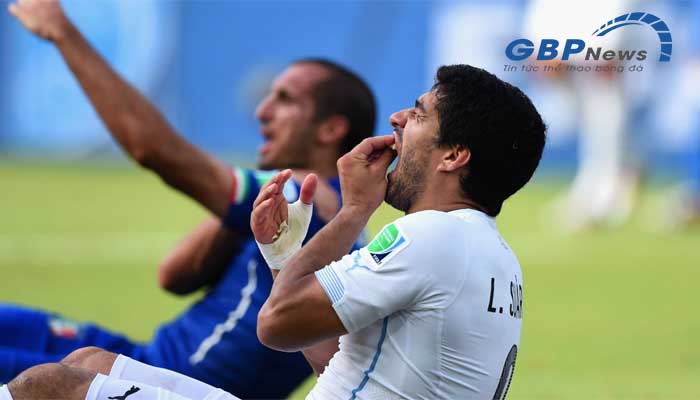 Suarez bị treo giò 4 tháng một trong những án phạt nguội nổi tiếng nhất lịch sử