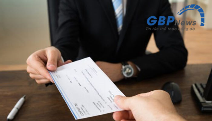 Cần chuẩn bị tờ khai thông tin cá nhân và chứng minh thu nhập trước khi chơi