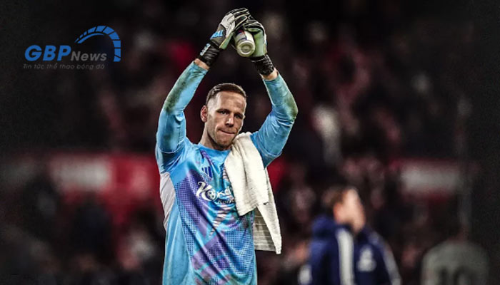 Matz Sels mới là thủ môn dân đầu cuộc đau Găng tay Vàng 2024 - 2025